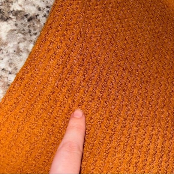 American Eagle Soft & Sexy Plush Waffle Knit V-Neck Sweater Size Small - Picture 9 of 9